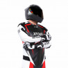 Mono XFour Adulto Rojo Flúor, Blanco y Negro – Protección y estilo en circuito Mono XFour Adulto Rojo Flúor, Blanco y Negro – Protección y estilo en circuito